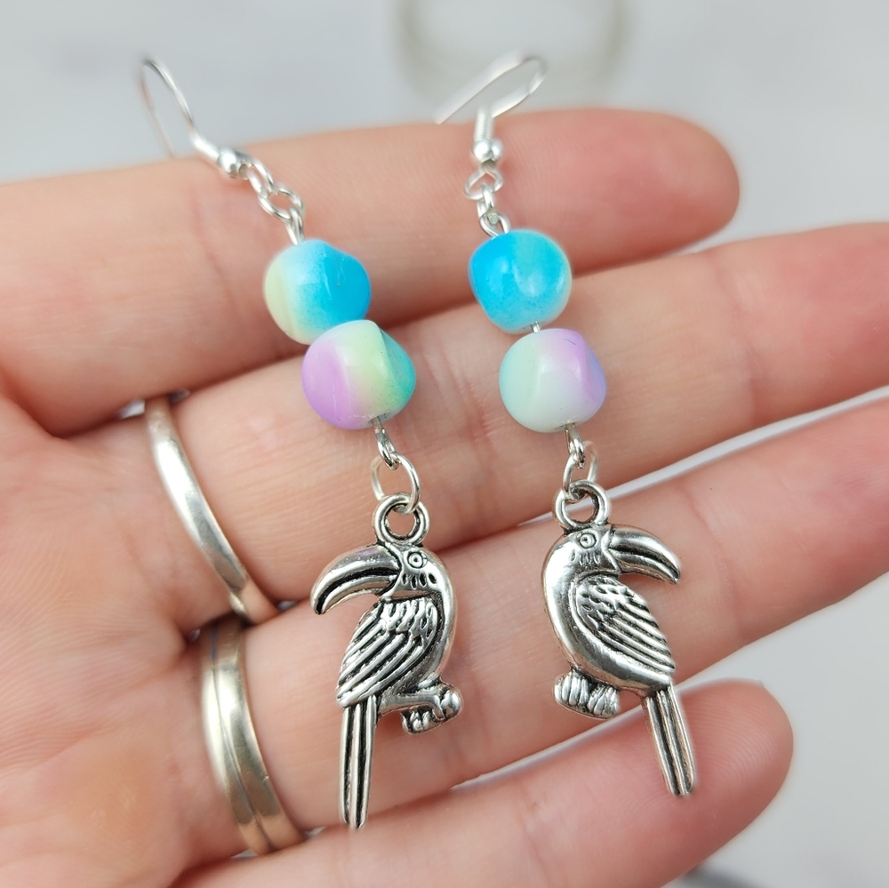 🥳SALE🥳Tucan dangles - Picture 3 of 9